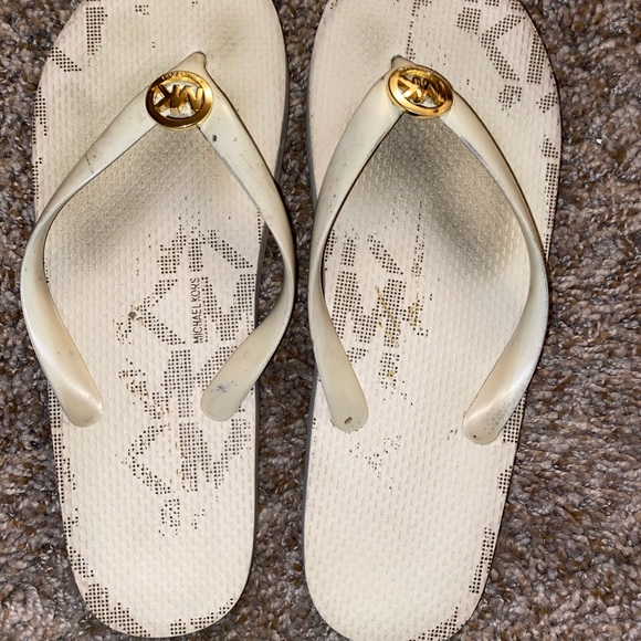 Michael Kors, Kate Spade & more brands - Picture 5 of 12